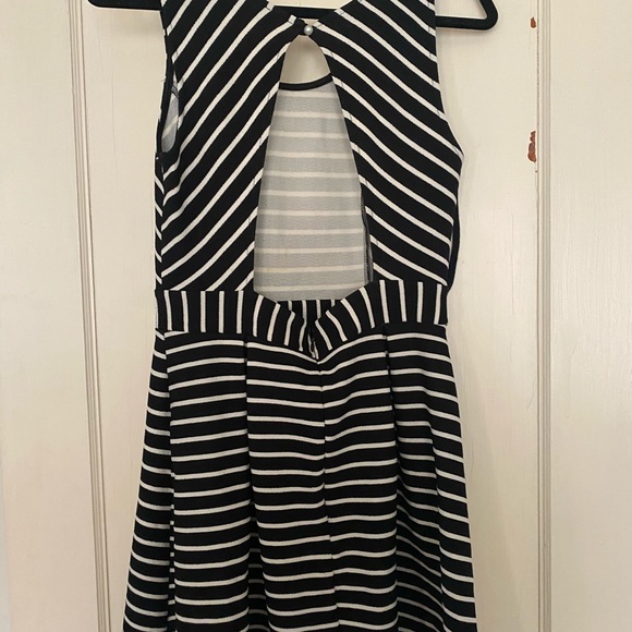 Great Grad dress - Closet clear out! - Picture 2 of 3